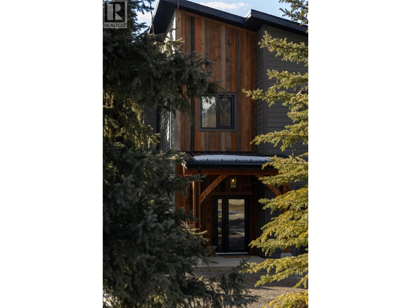 1360 McLeod Avenue, Fernie