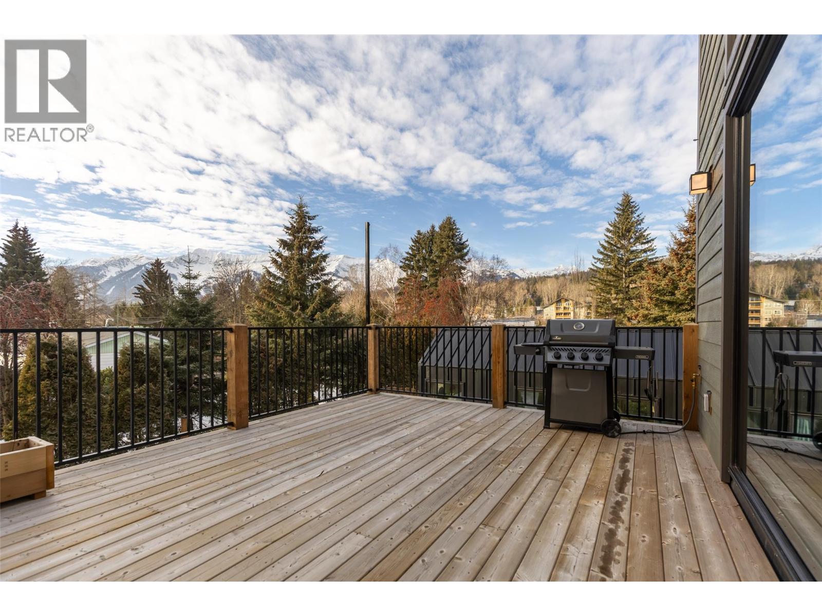 1360 McLeod Avenue, Fernie