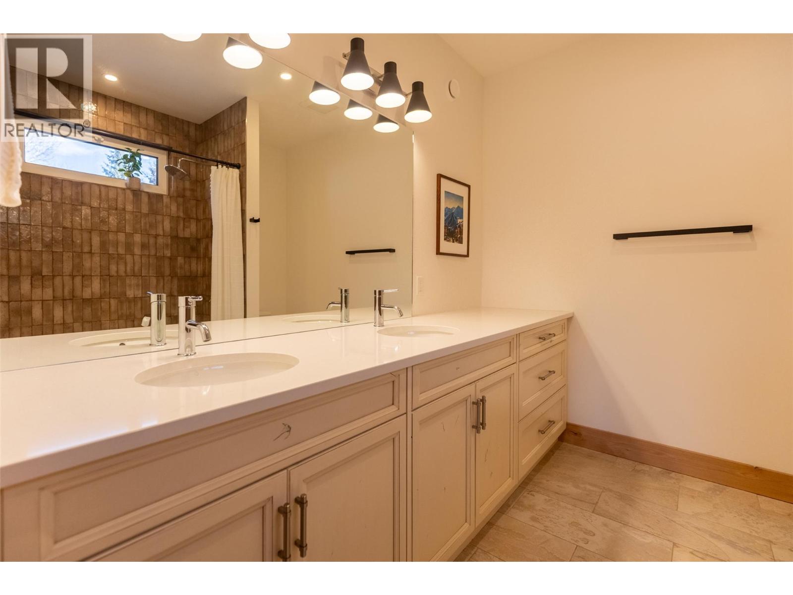 1360 McLeod Avenue, Fernie