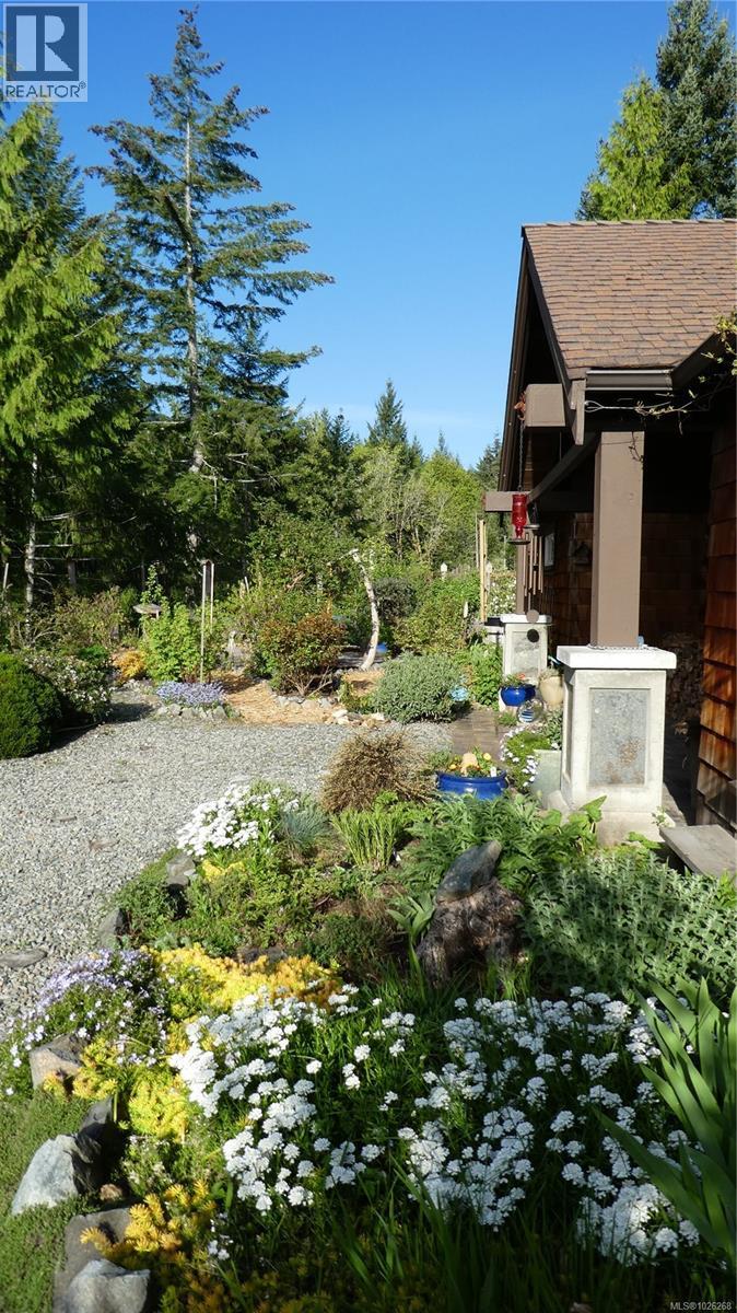 1860 Ashling Rd, Qualicum Beach