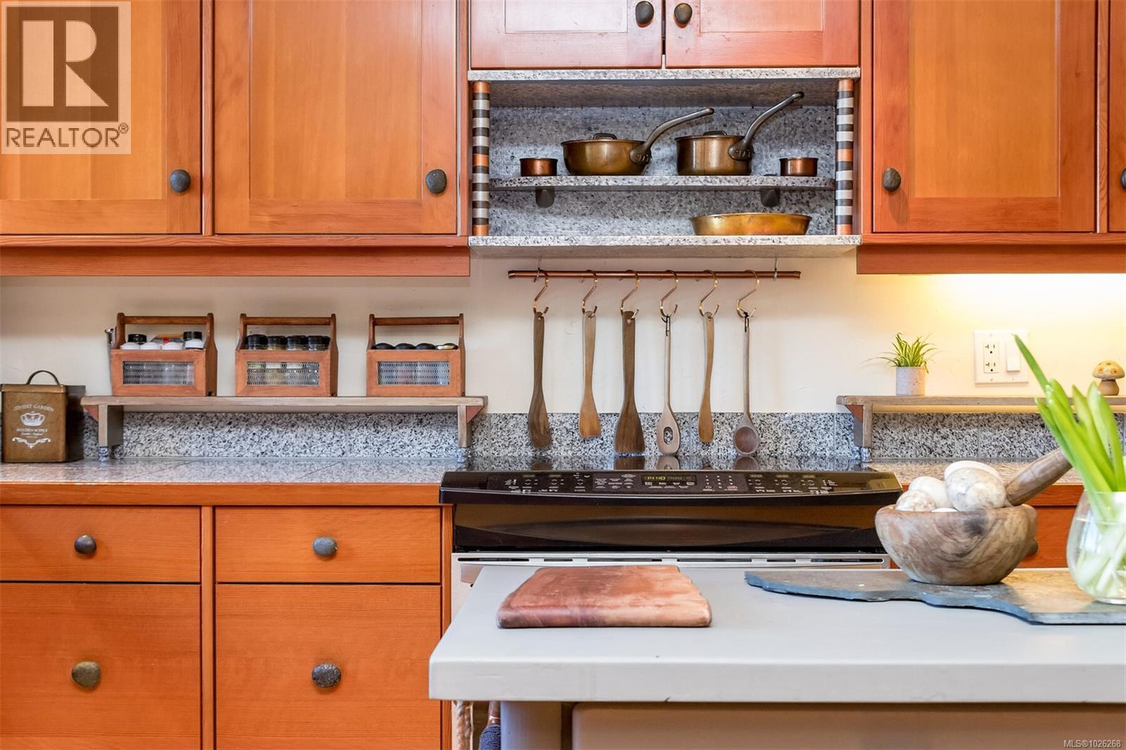 1860 Ashling Rd, Qualicum Beach