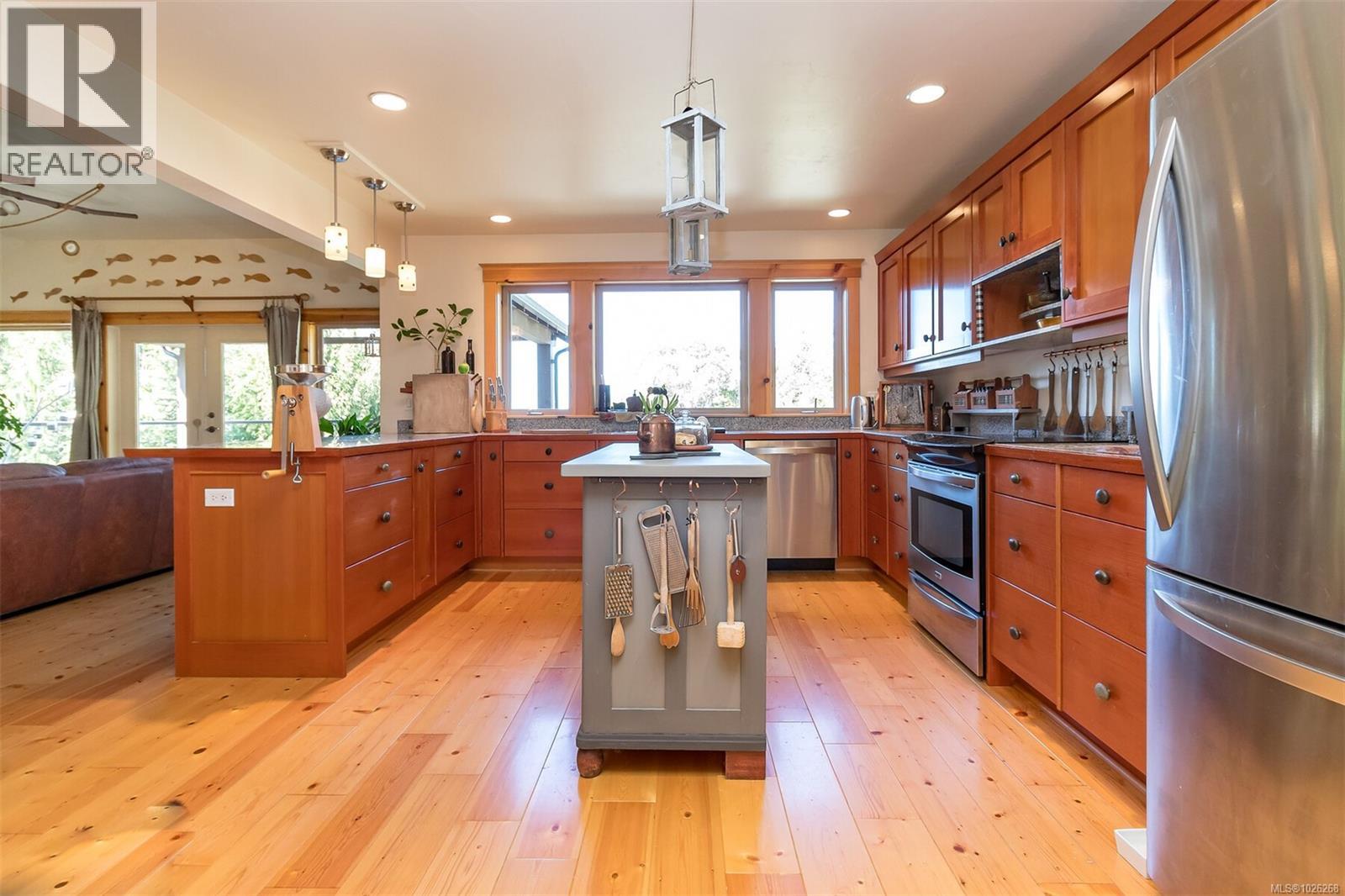 1860 Ashling Rd, Qualicum Beach