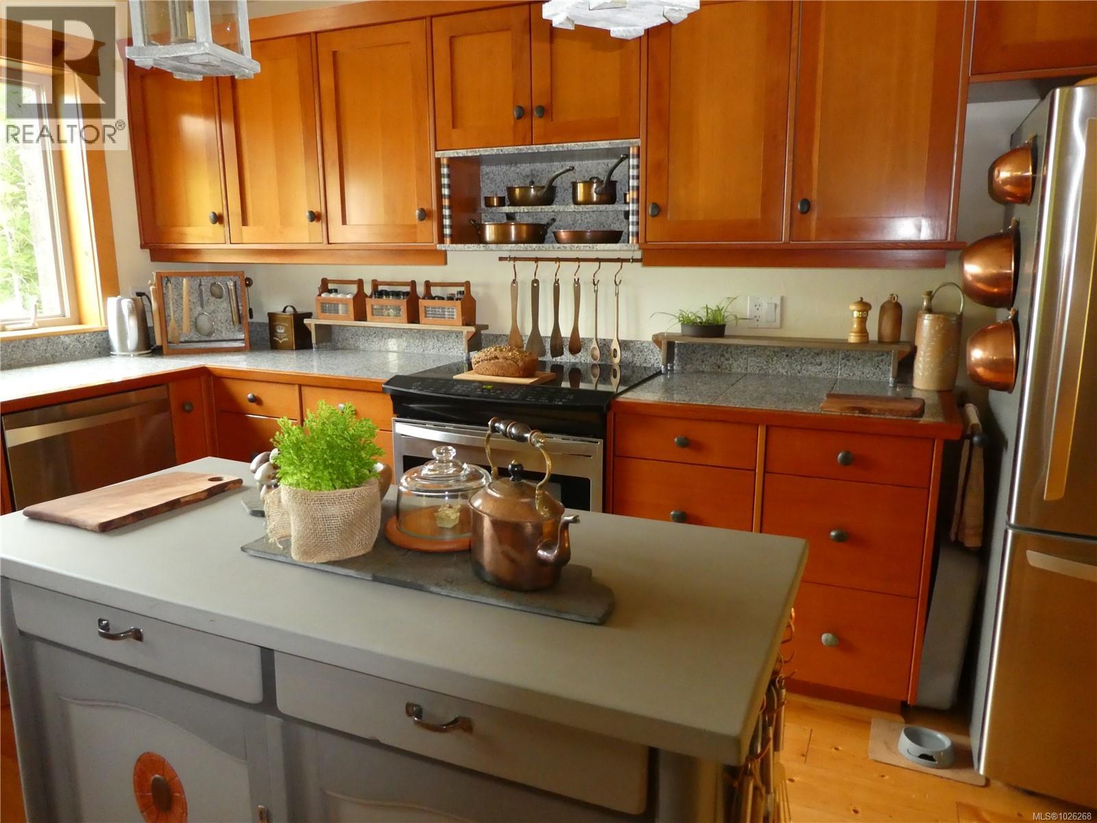 1860 Ashling Rd, Qualicum Beach