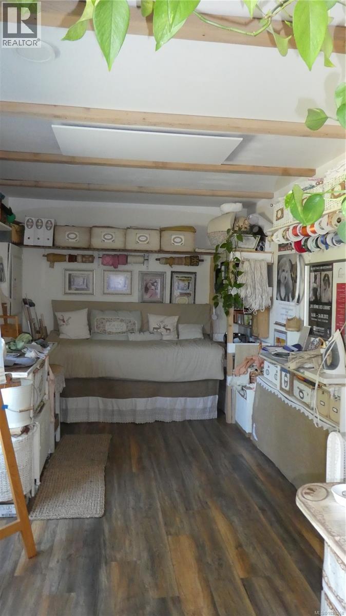 1860 Ashling Rd, Qualicum Beach