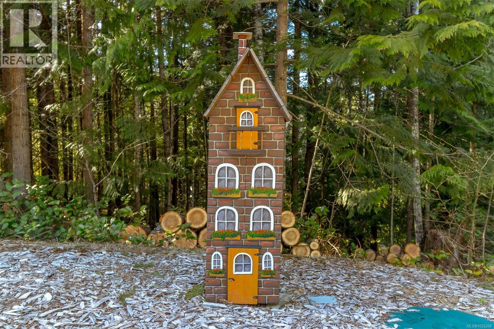 1860 Ashling Rd, Qualicum Beach