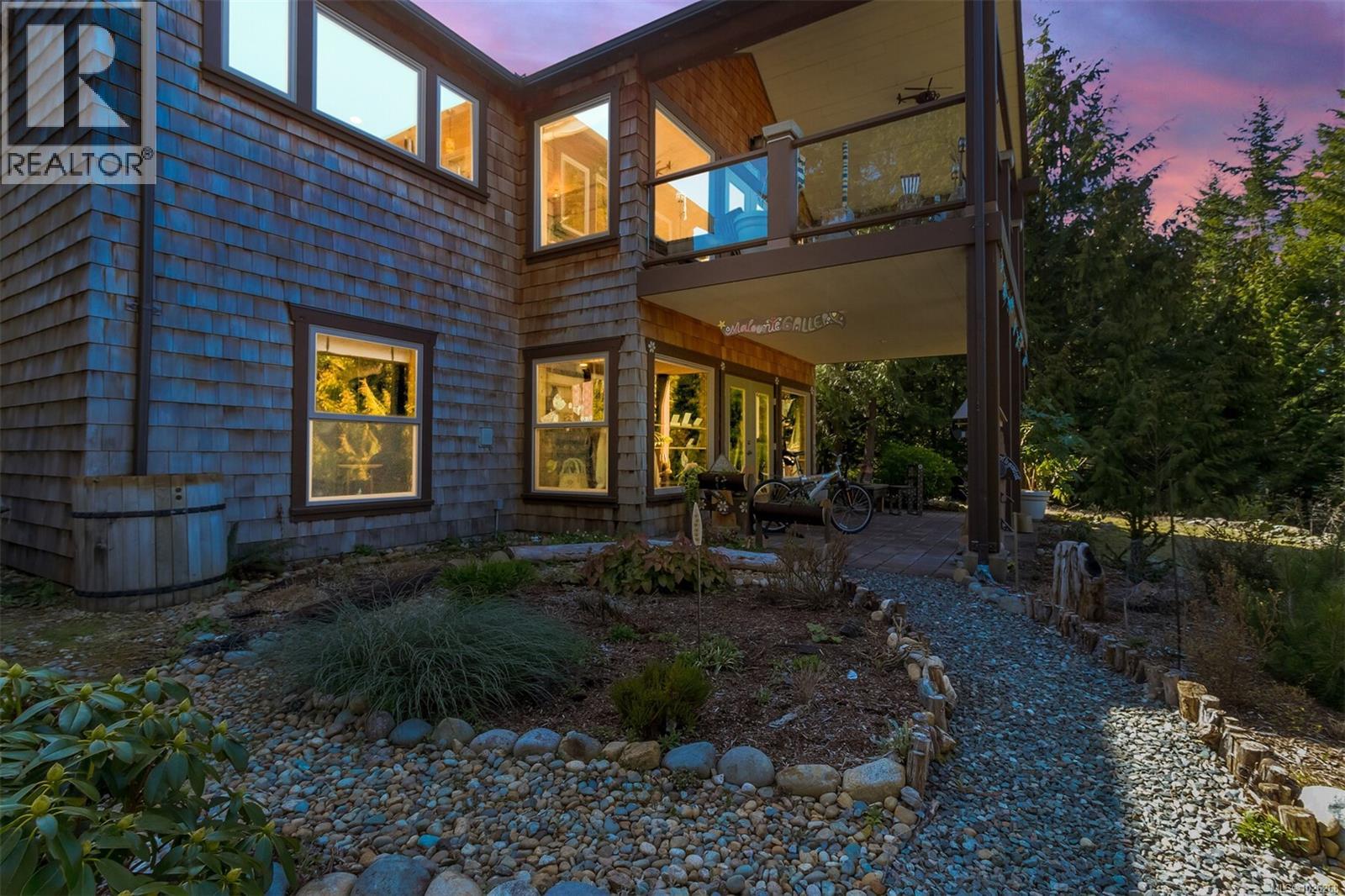 1860 Ashling Rd, Qualicum Beach