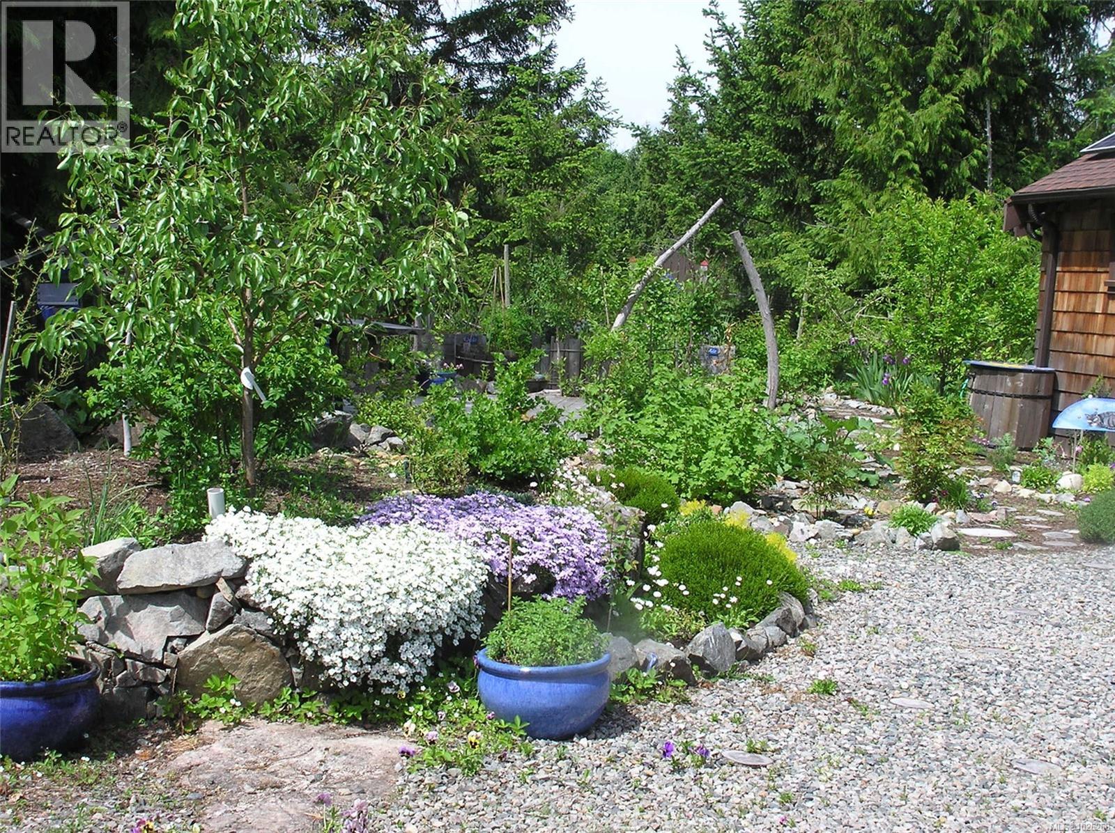 1860 Ashling Rd, Qualicum Beach