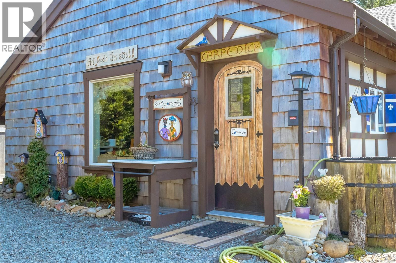 1860 Ashling Rd, Qualicum Beach