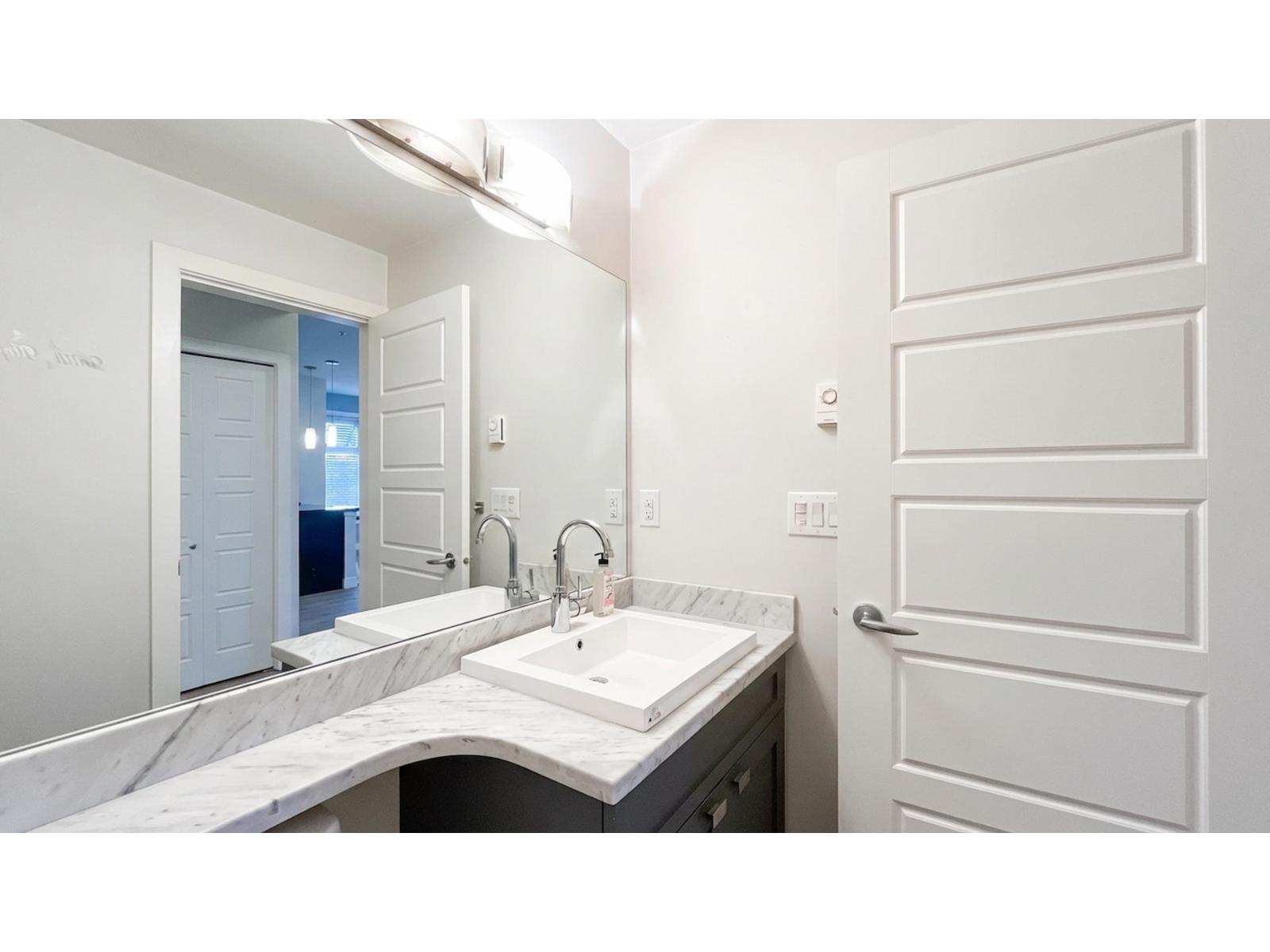 309 20058 FRASER HIGHWAY, Langley