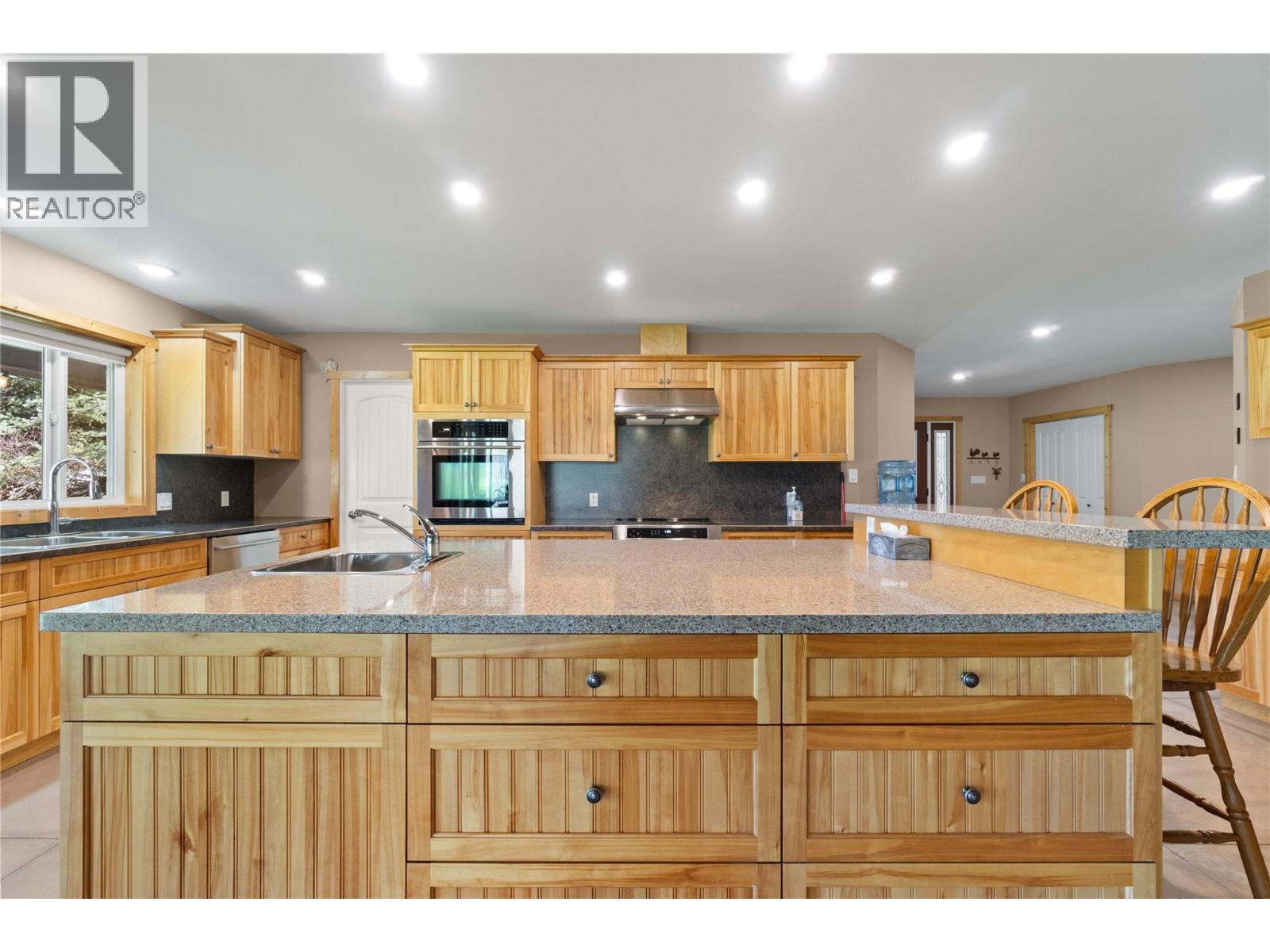 152 Salmon River Road, Salmon Arm