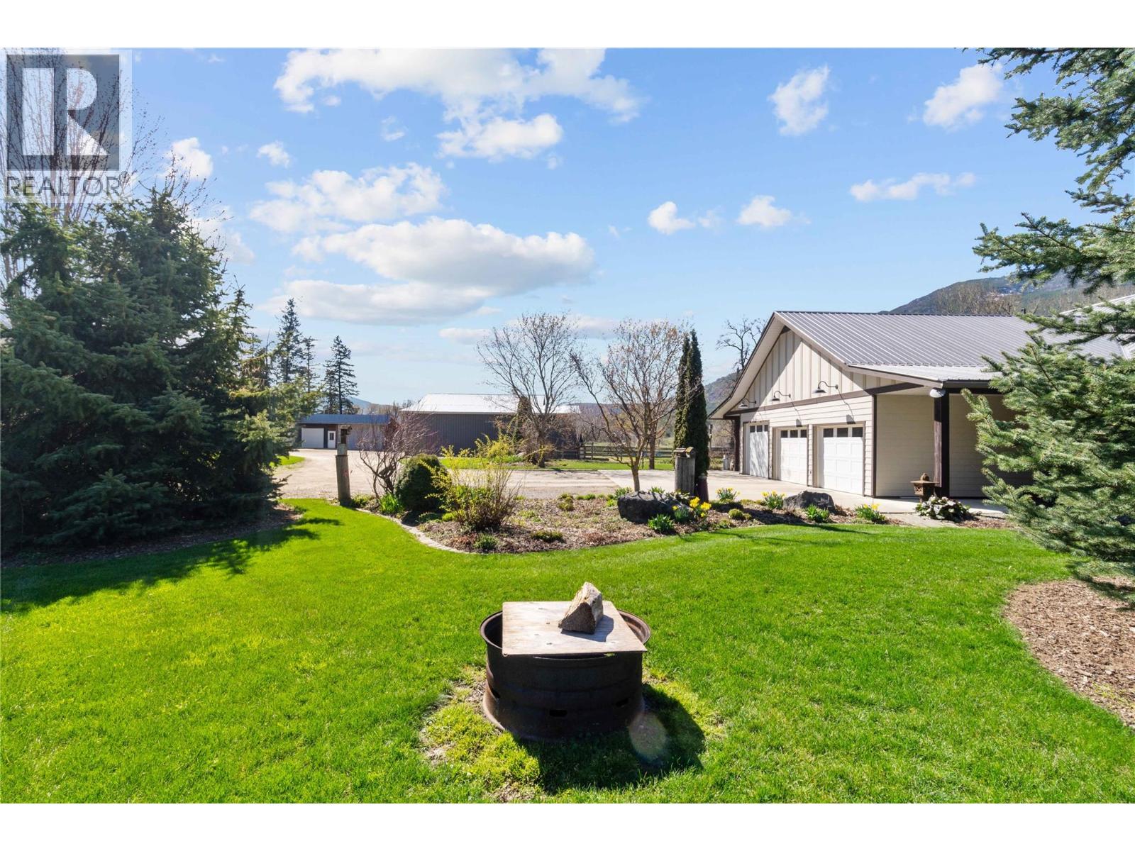 152 Salmon River Road, Salmon Arm