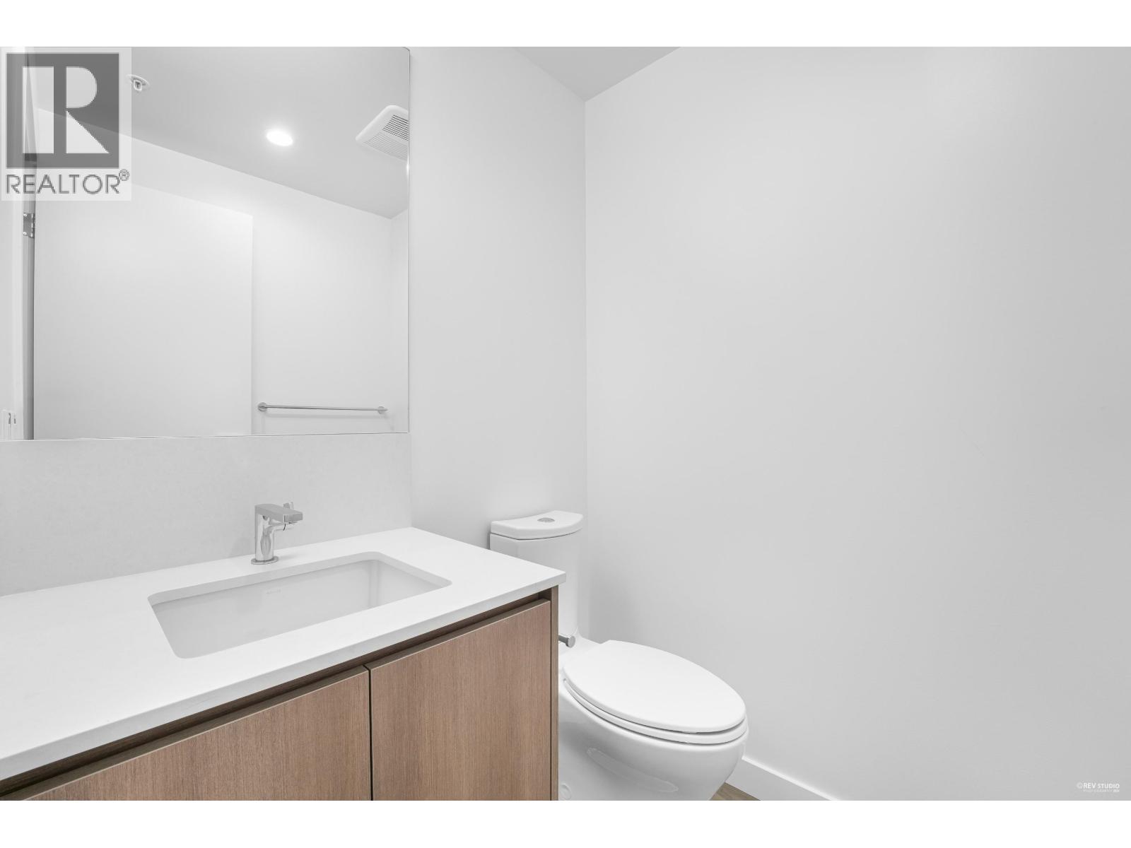 205 618 CARNARVON STREET, New Westminster