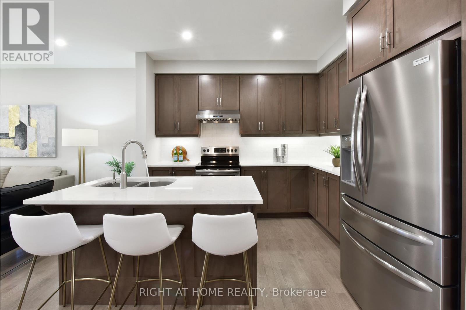 117 ESCARPMENT CRESCENT - 7