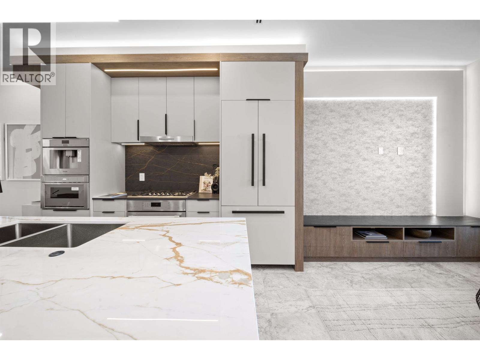 2455 W 10TH AVENUE, Vancouver