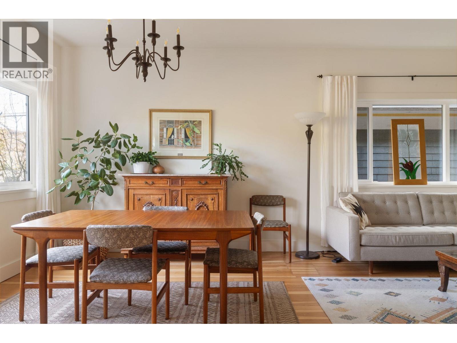 936 SEMLIN DRIVE - Photo 3 of 38, Vancouver, British Columbia