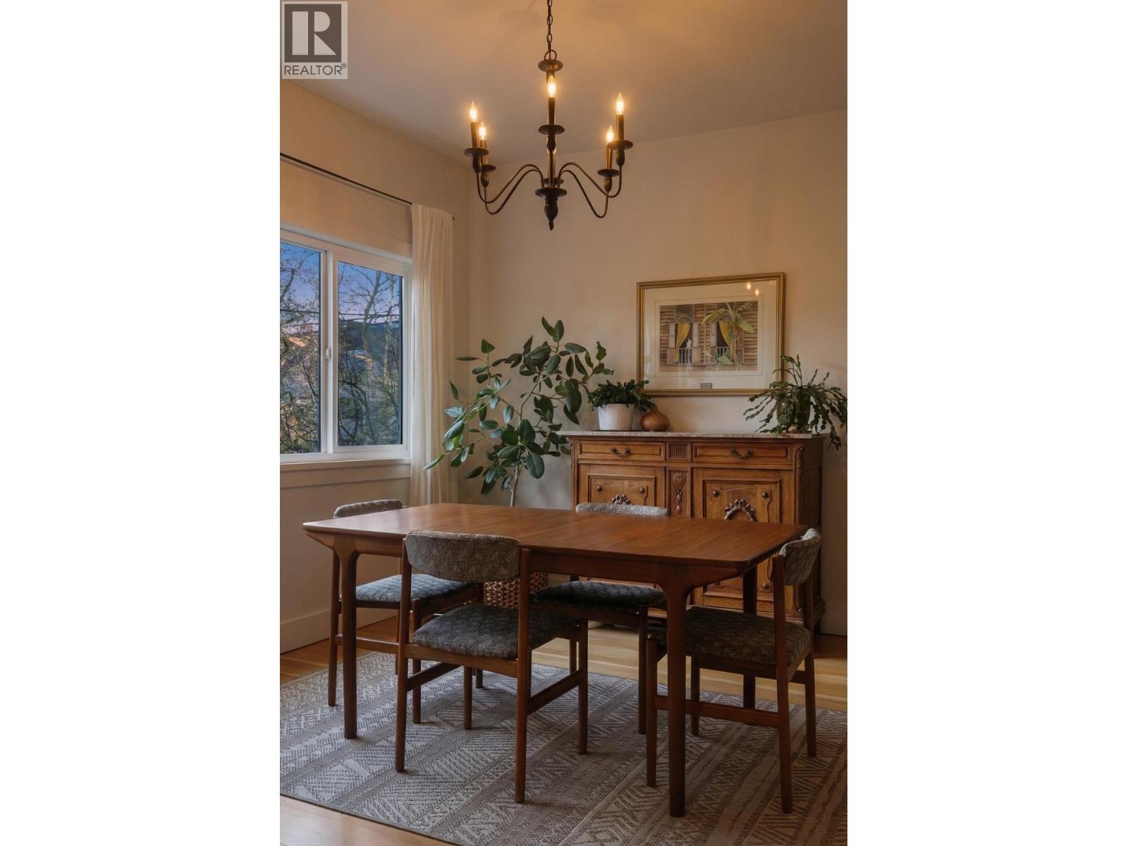 936 SEMLIN DRIVE - Photo 4 of 38, Vancouver, British Columbia