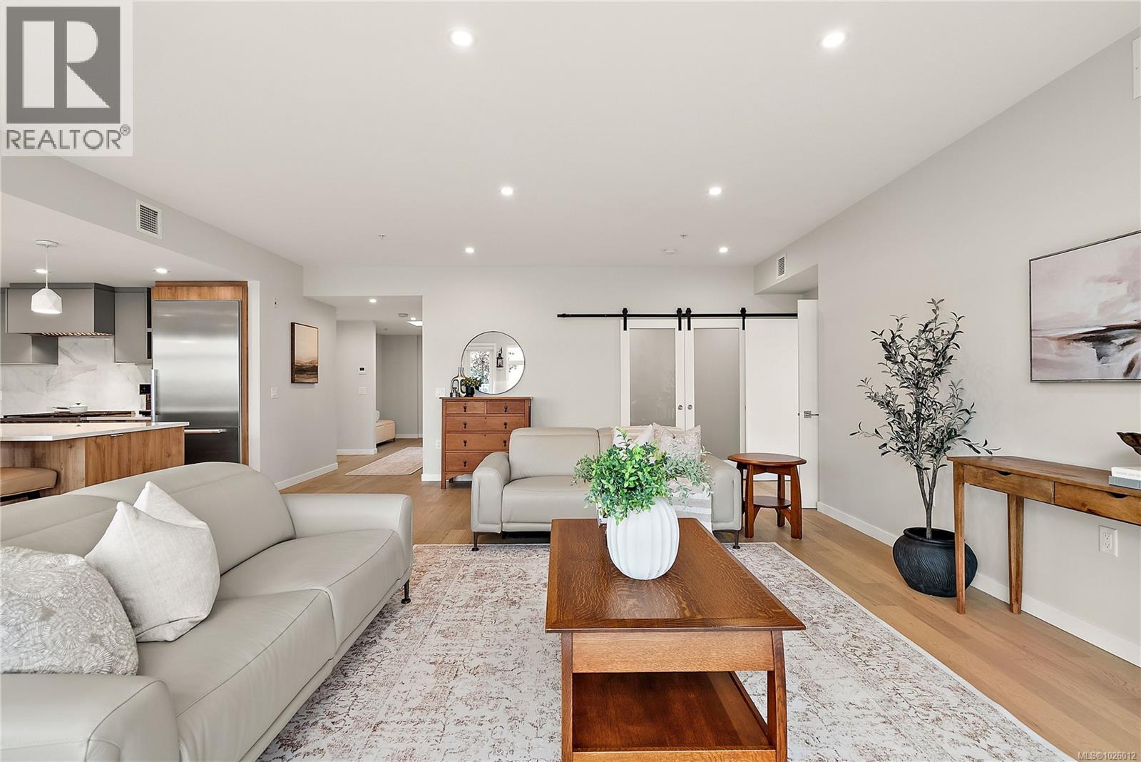 410 5118 Cordova Bay Road, Saanich