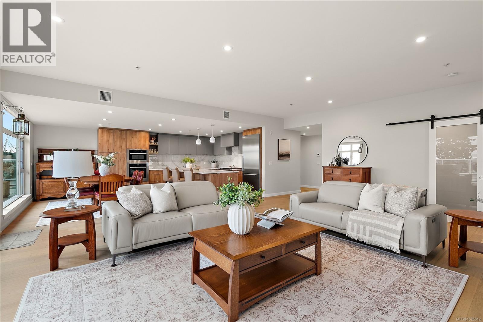 410 5118 Cordova Bay Road, Saanich