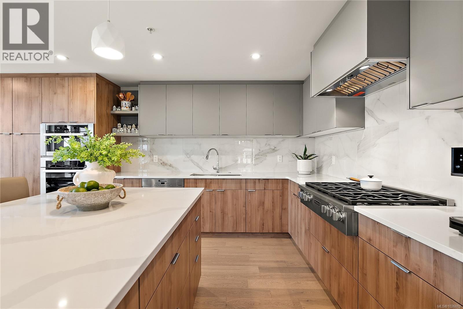 410 5118 Cordova Bay Road, Saanich