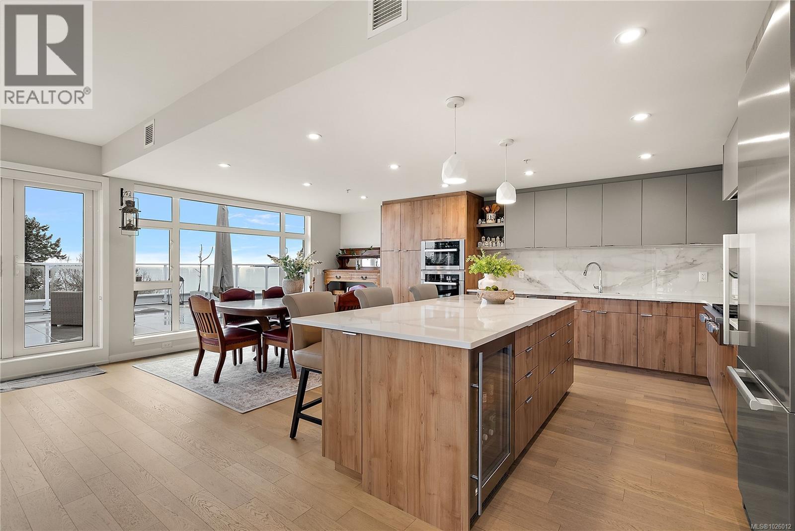 410 5118 Cordova Bay Road, Saanich