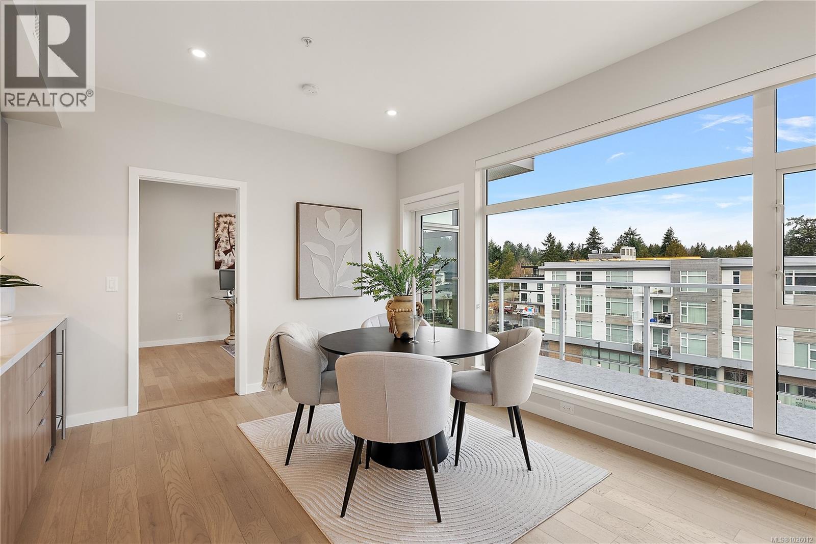 410 5118 Cordova Bay Road, Saanich