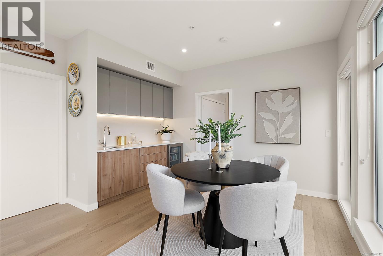 410 5118 Cordova Bay Road, Saanich