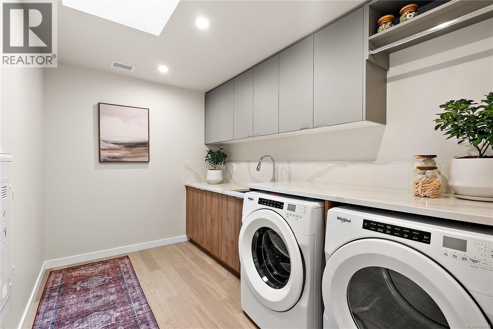 410 5118 Cordova Bay Road, Saanich