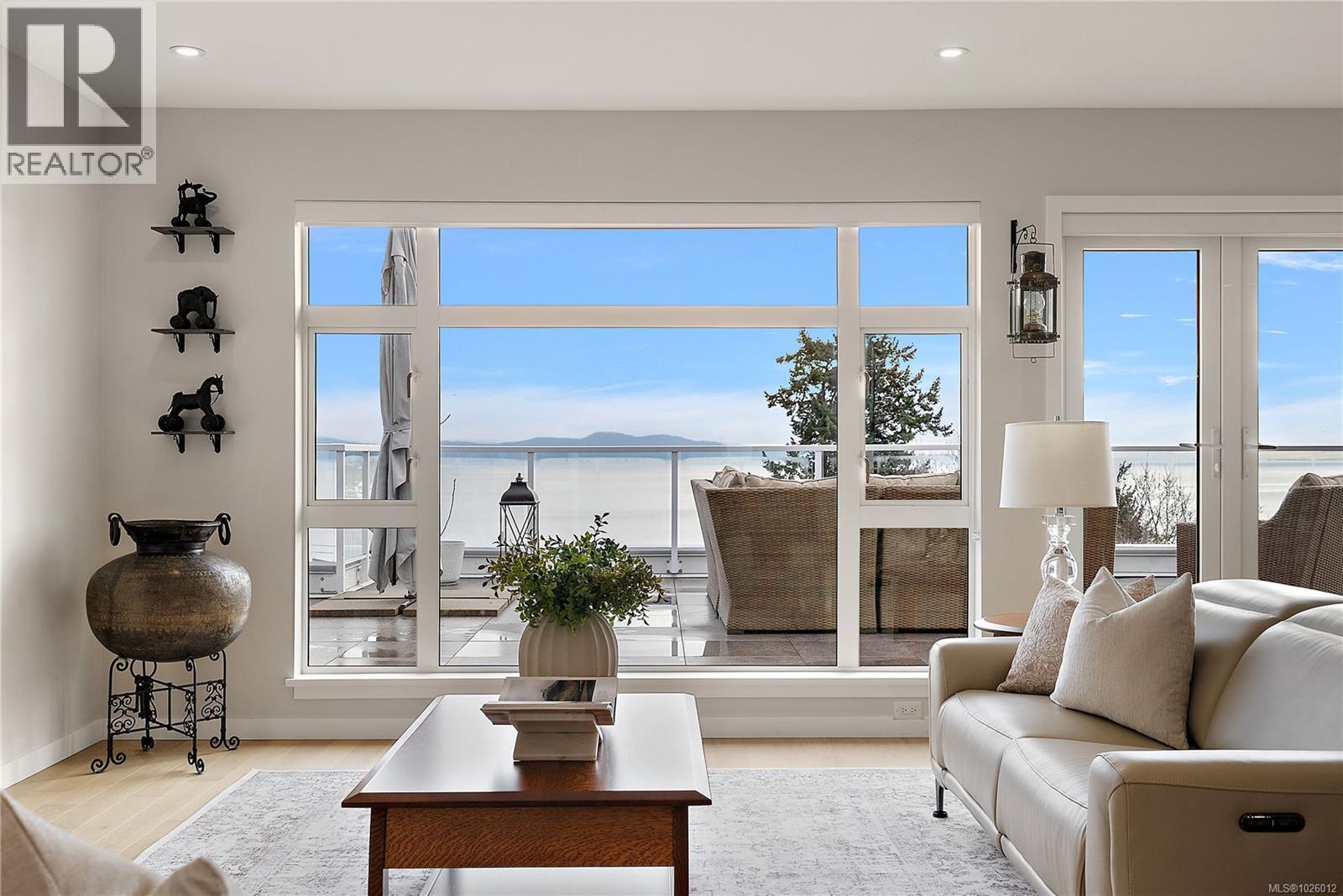 410 5118 Cordova Bay Road, Saanich