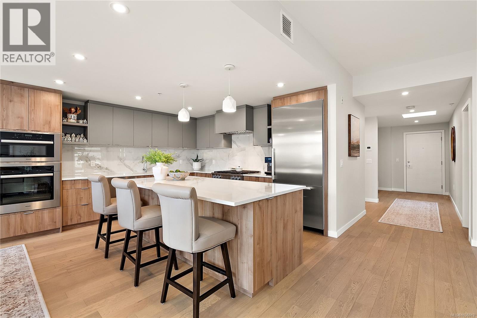 410 5118 Cordova Bay Road, Saanich