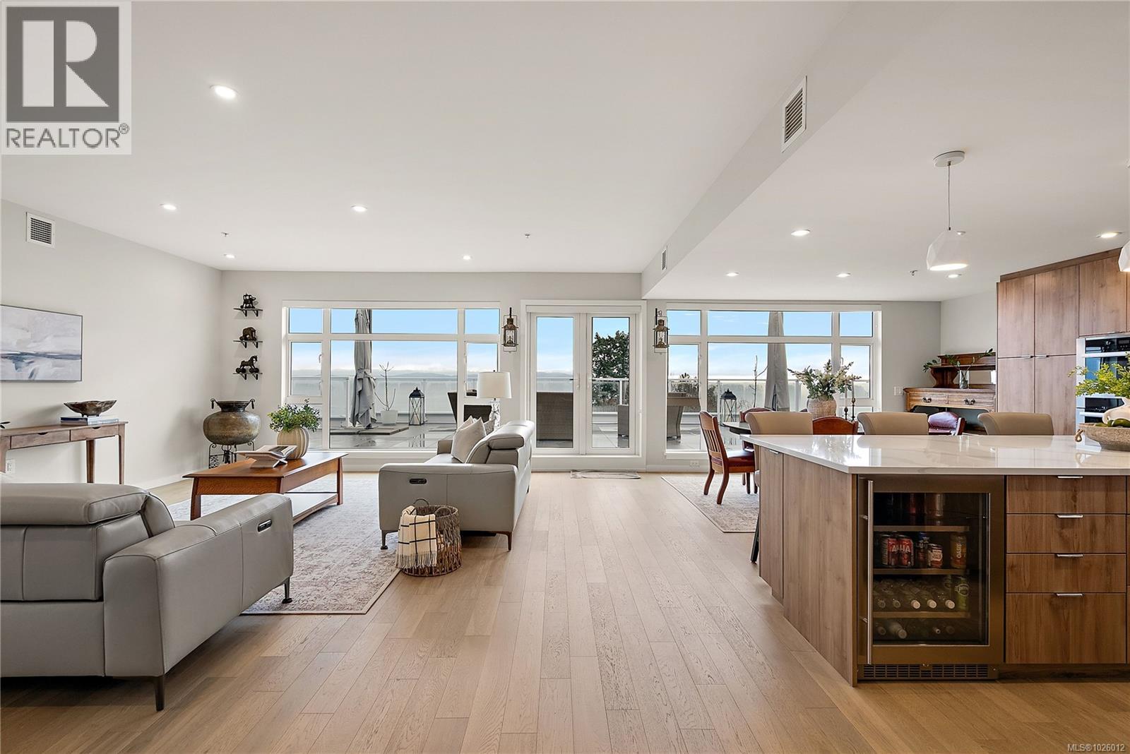 410 5118 Cordova Bay Road, Saanich