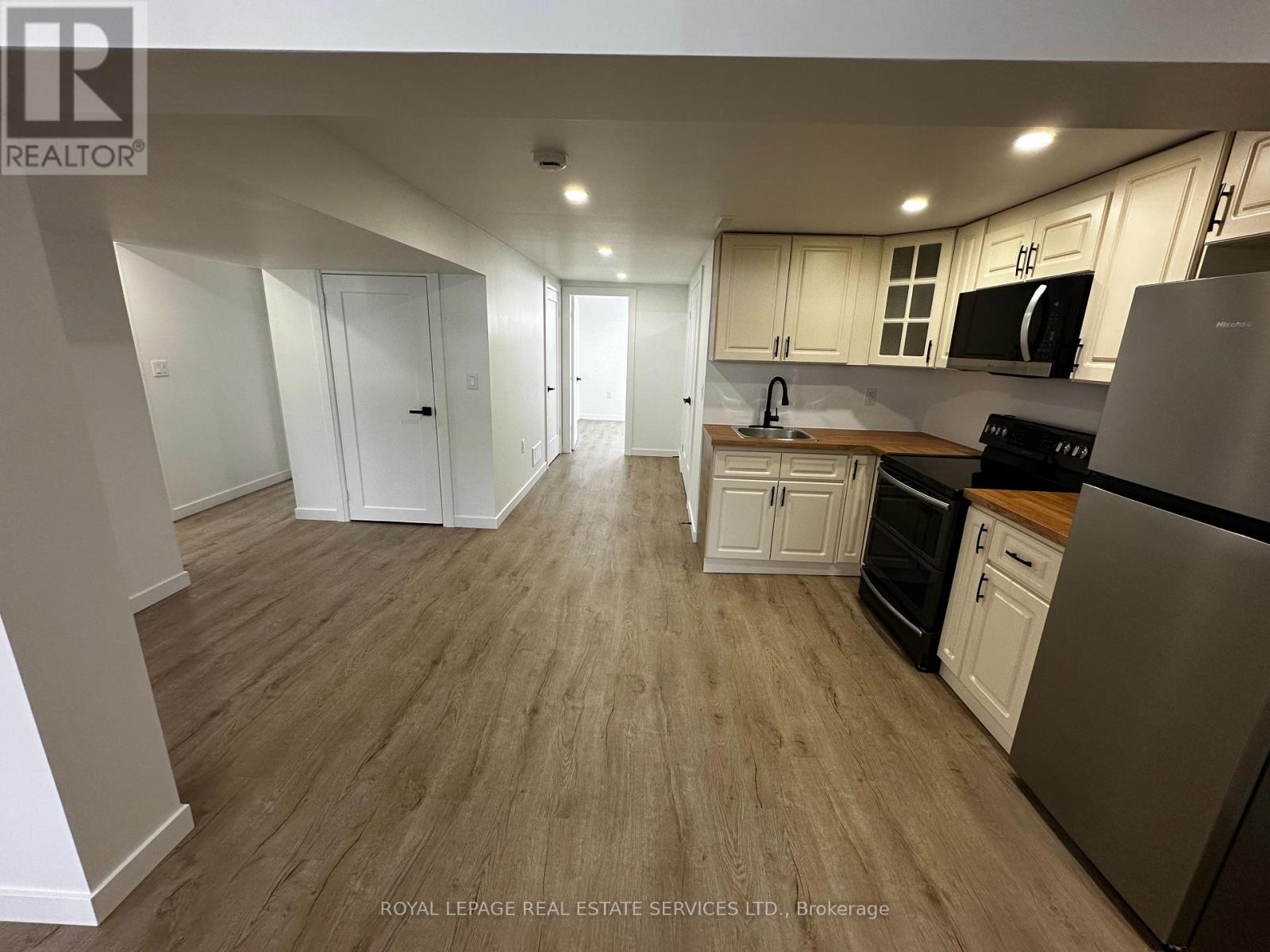 Single Family House Bungalow for Sale in LOWER   KAREN CRESCENT Hamilton (Mountview) 