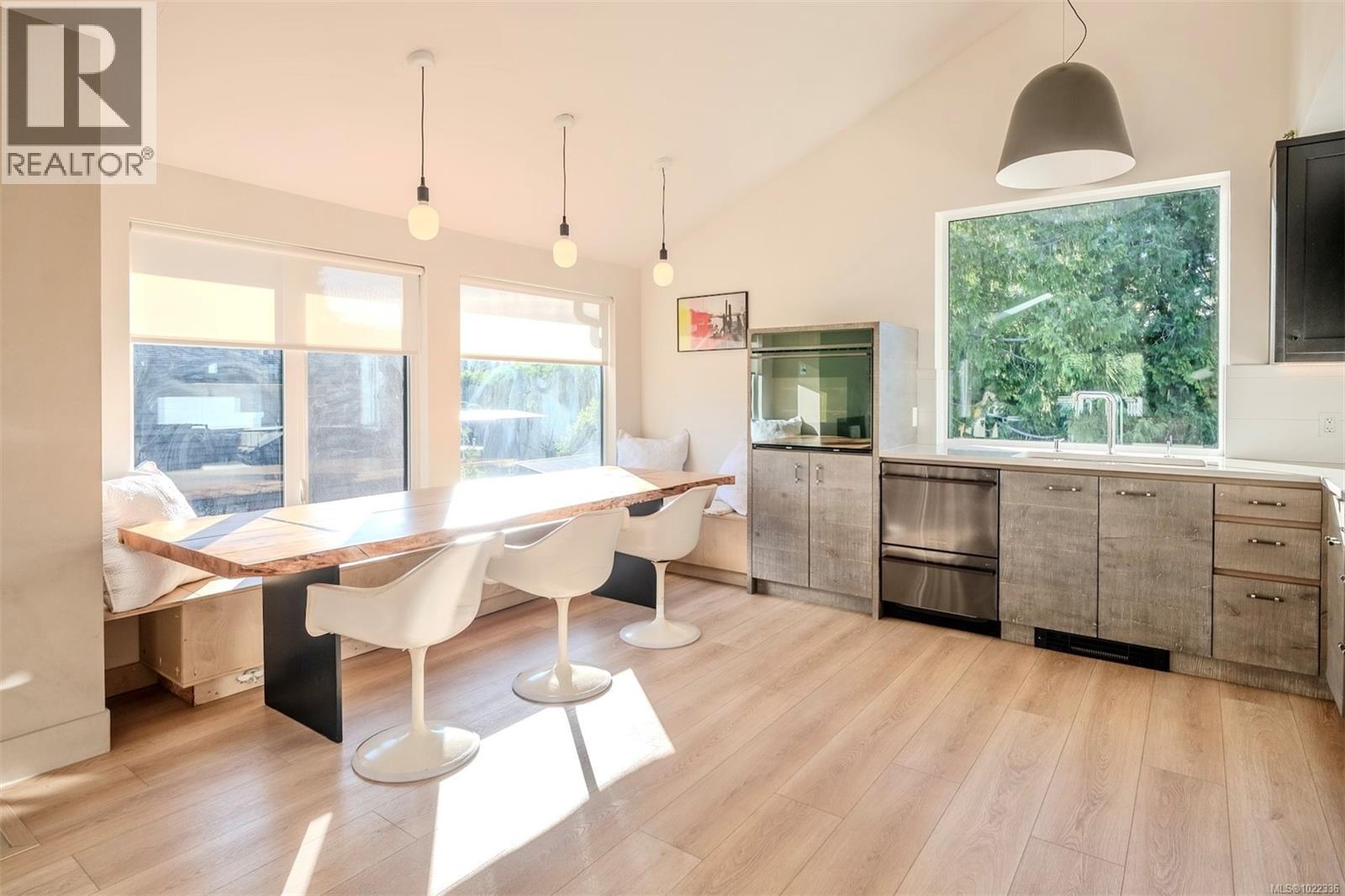 260 Neill St, Tofino