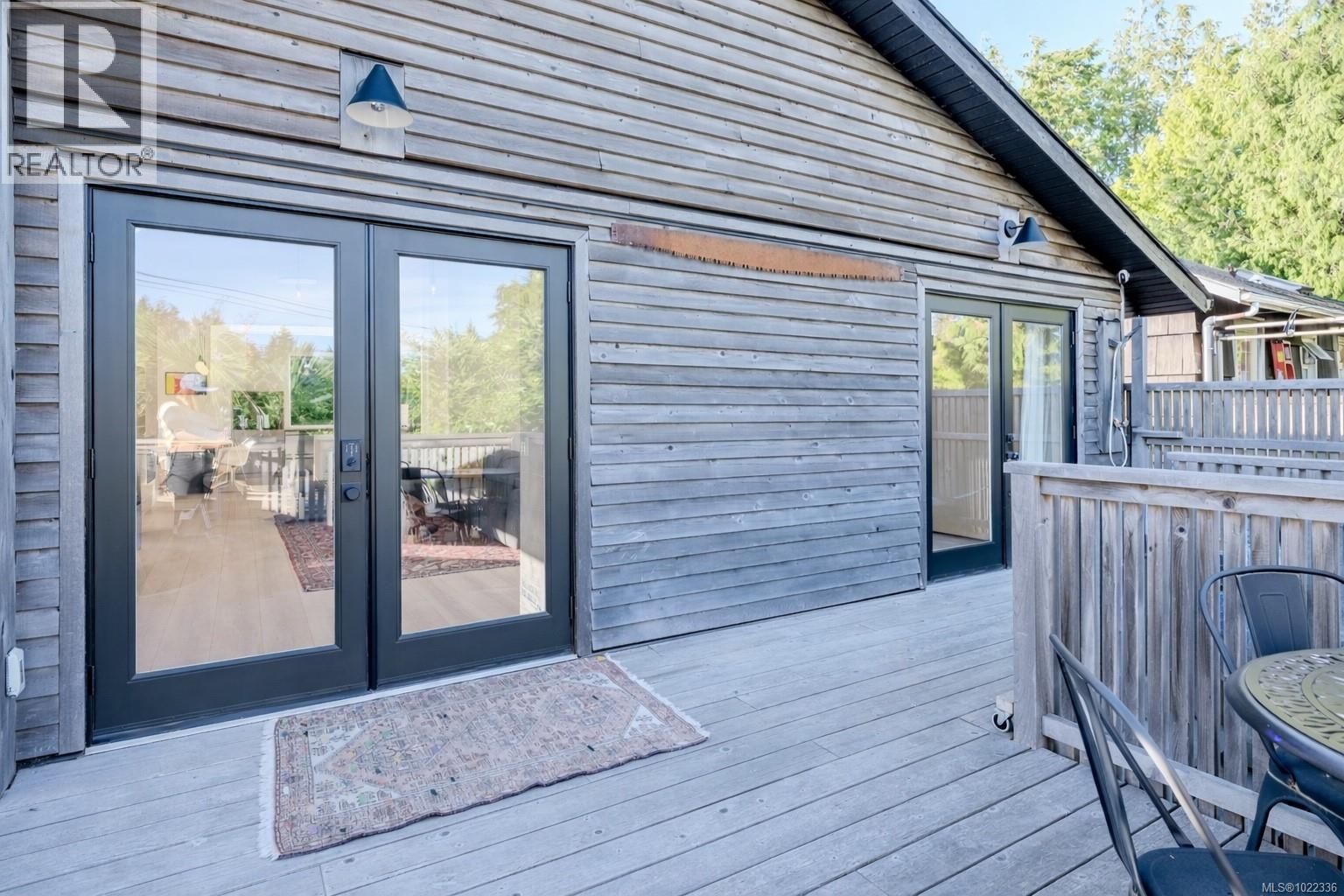 260 Neill St, Tofino