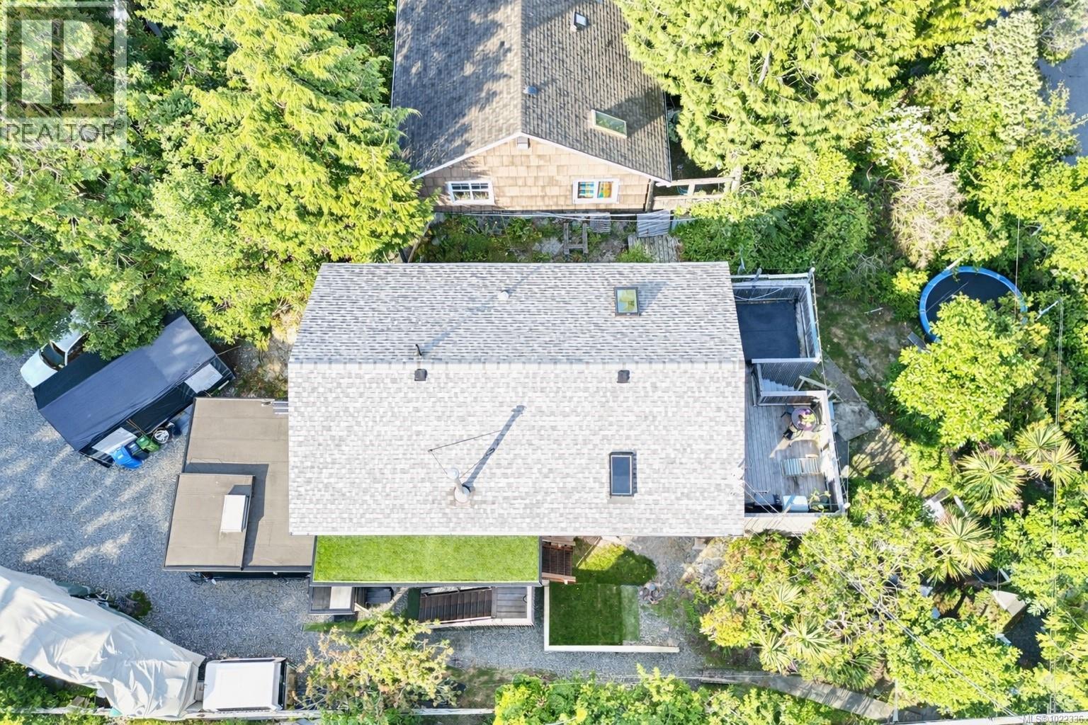 260 Neill St, Tofino