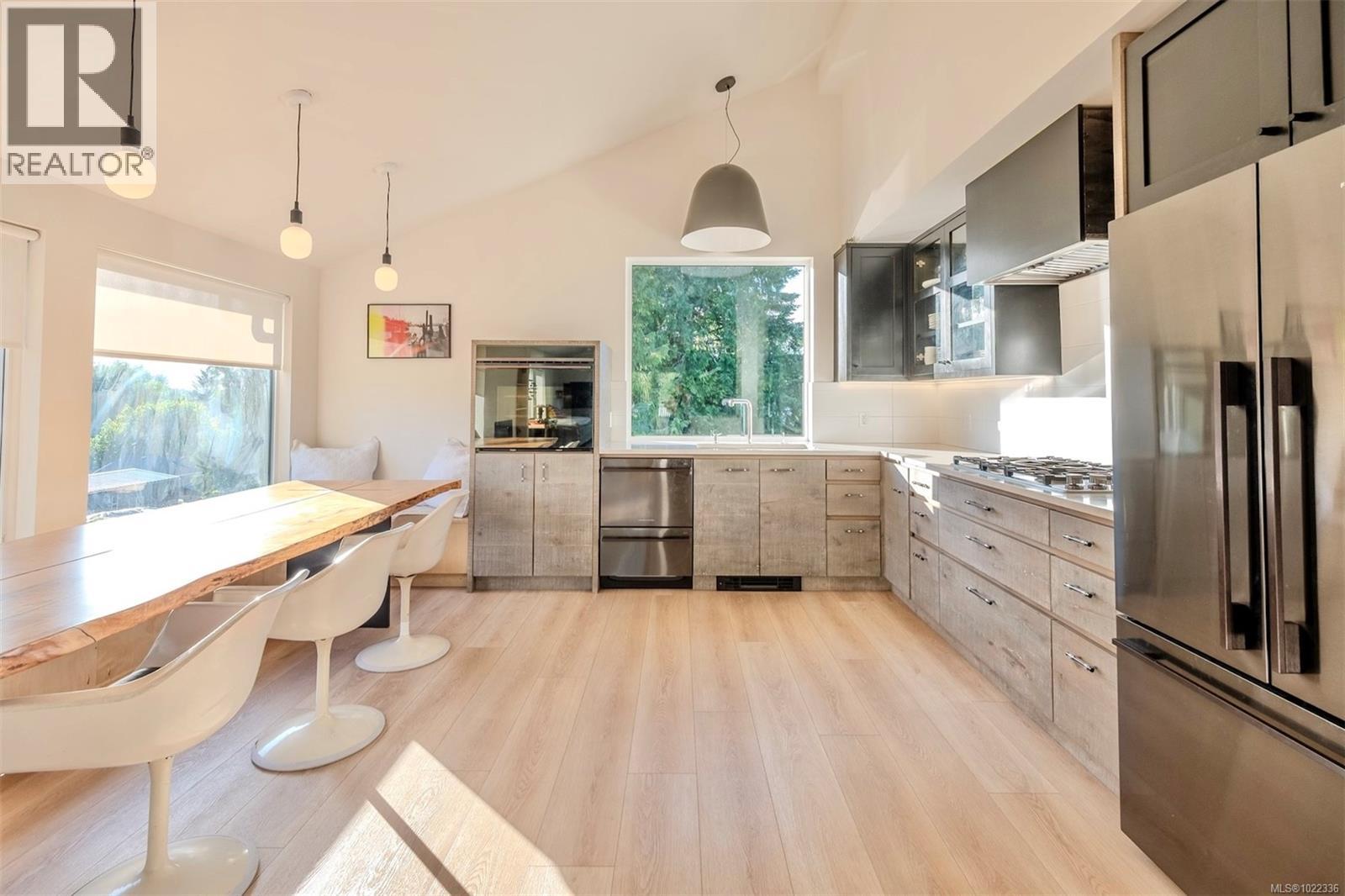 260 Neill St, Tofino