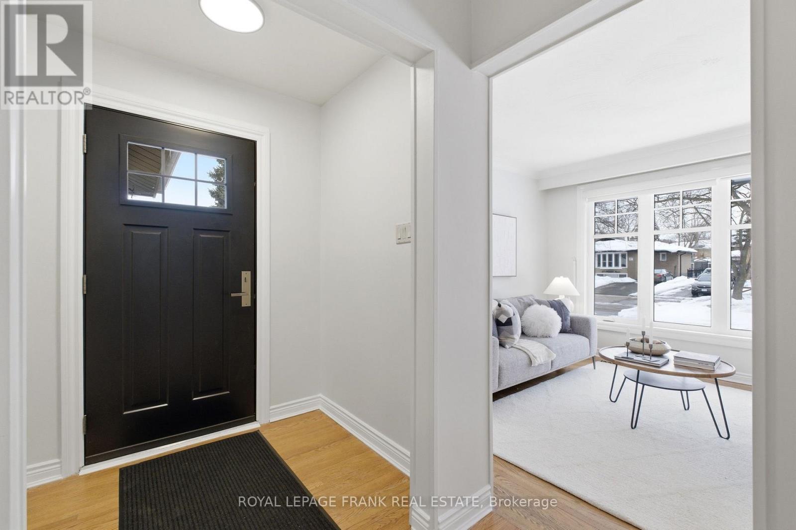 86 CLEMENTINE SQUARE - Photo 3 of 44, Toronto (Woburn), Ontario