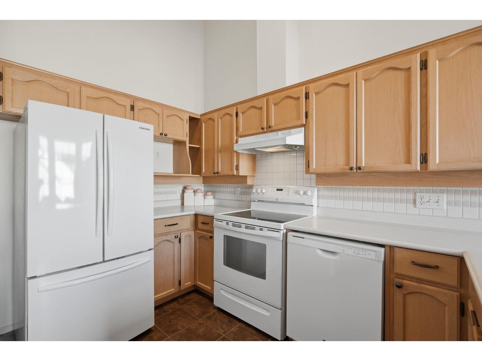 123 9012 WALNUT GROVE DRIVE, Langley