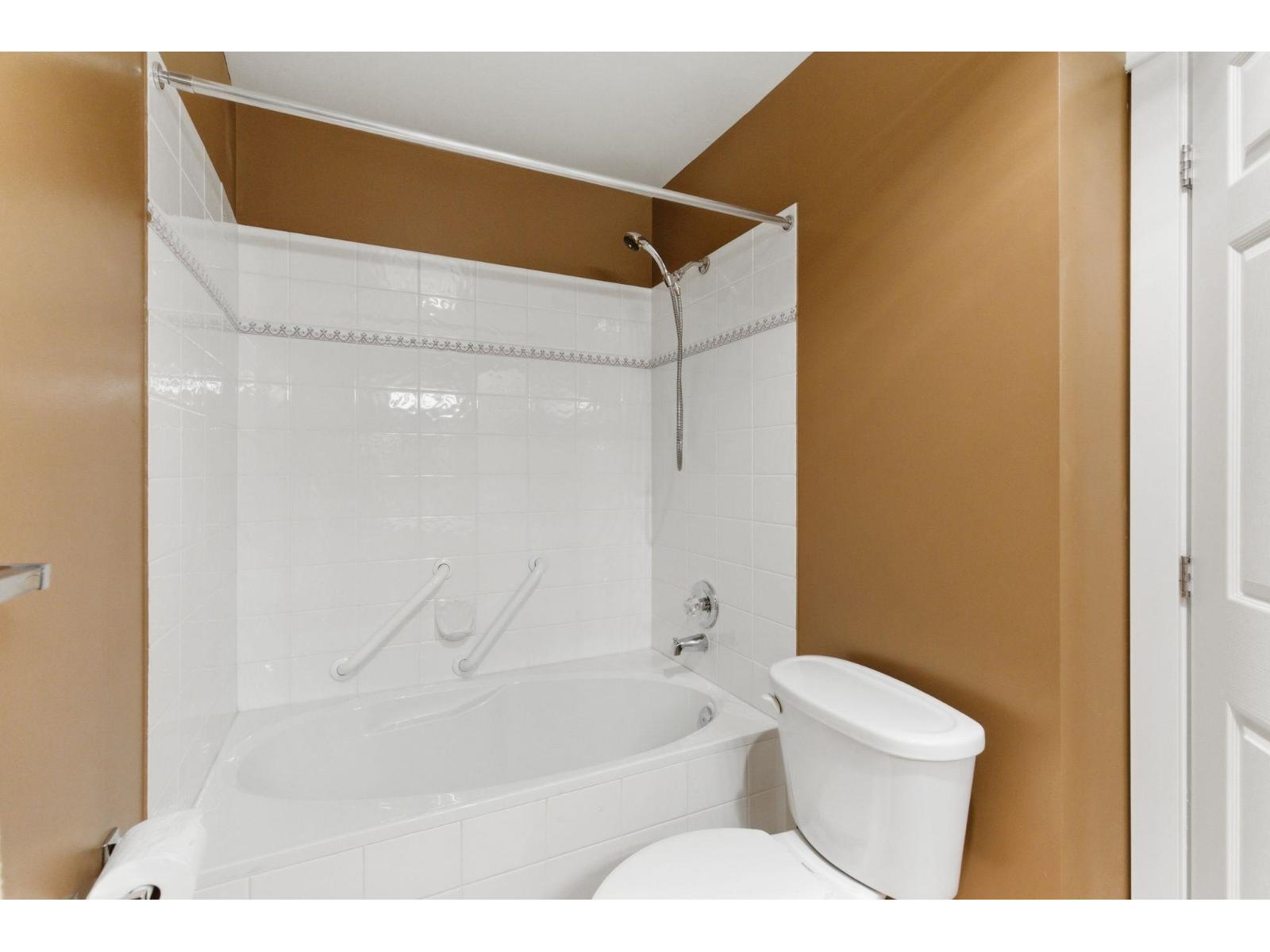 123 9012 WALNUT GROVE DRIVE, Langley