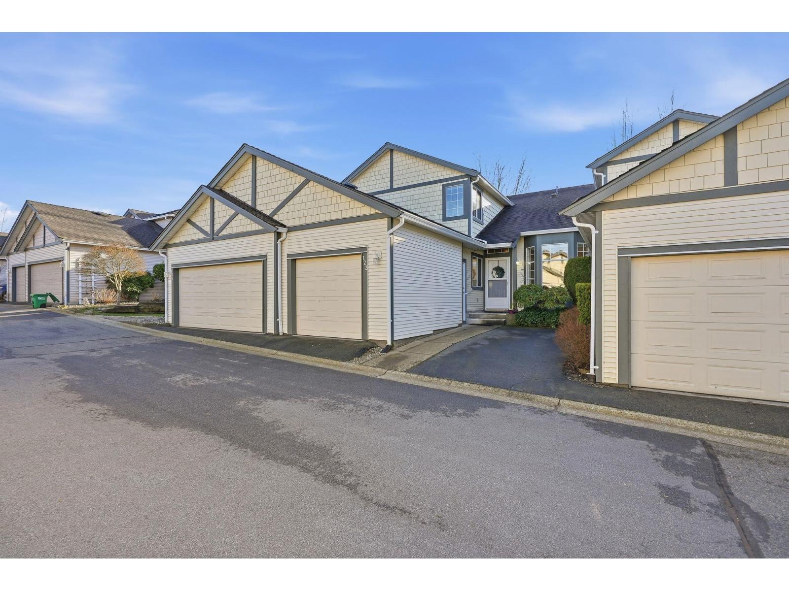 123 9012 WALNUT GROVE DRIVE, Langley