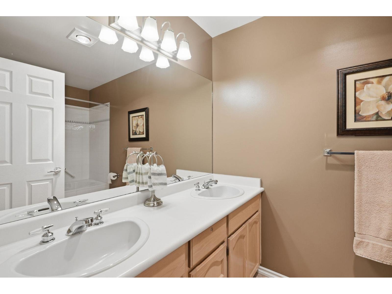 123 9012 WALNUT GROVE DRIVE, Langley