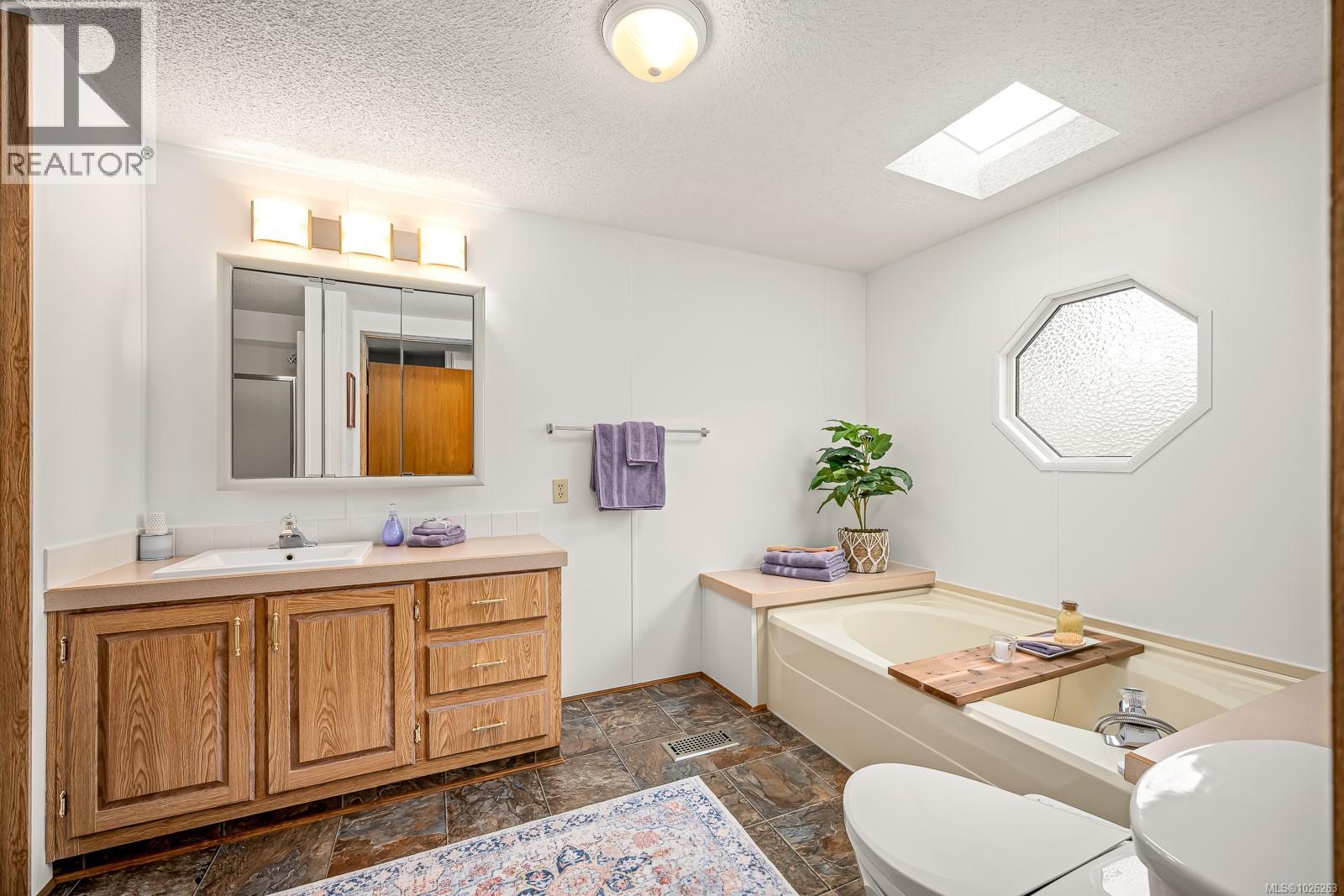 2184 6th St E, Courtenay