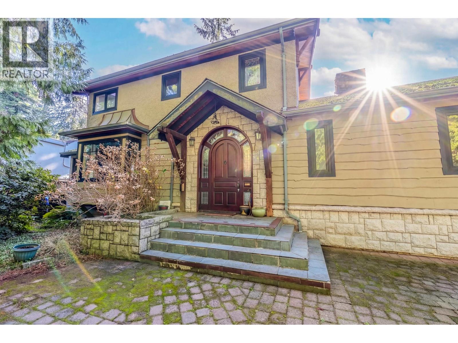 1650 PALMERSTON AVENUE, West Vancouver