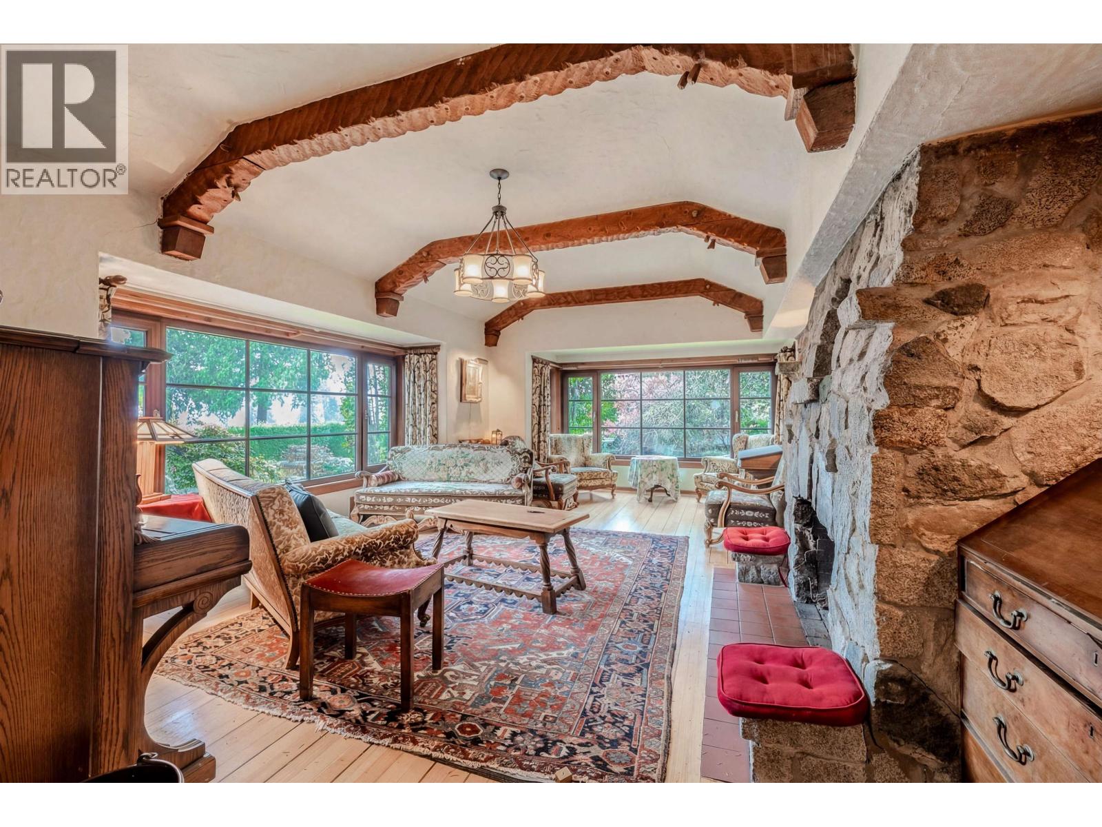 1650 PALMERSTON AVENUE, West Vancouver