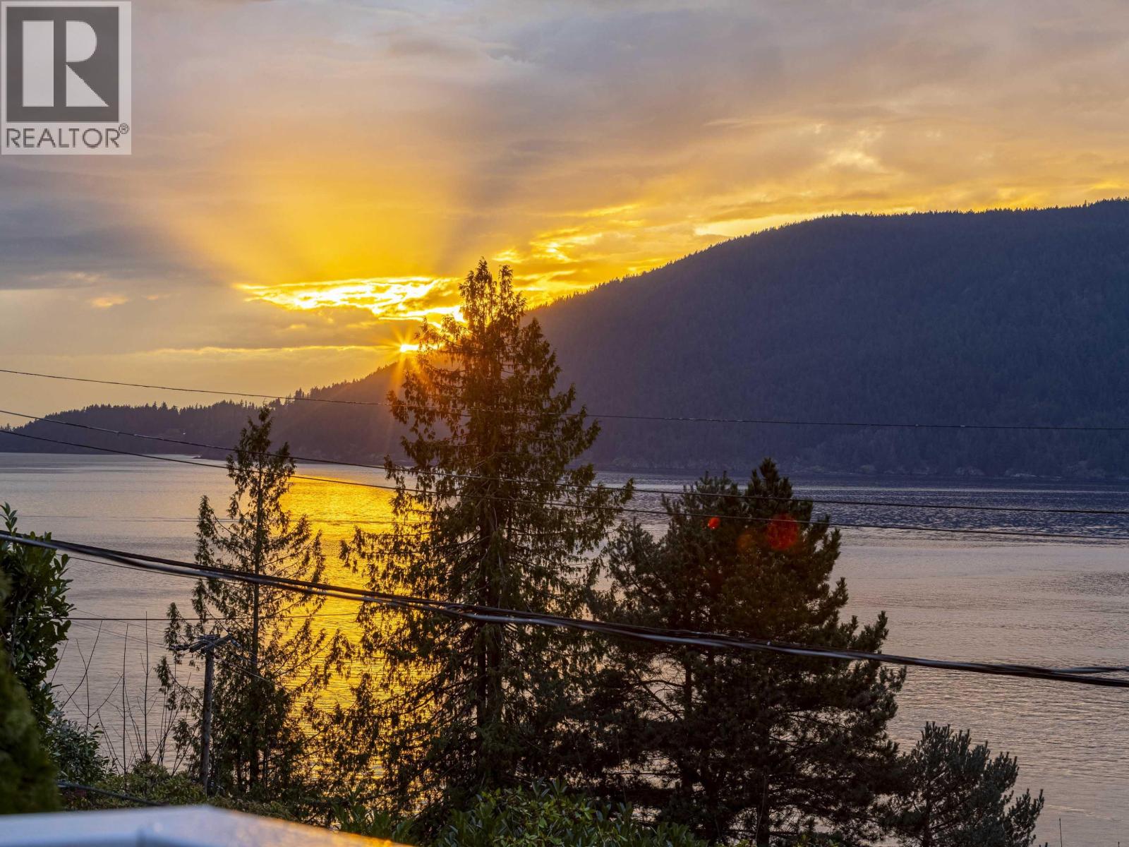 6252 WELLINGTON AVENUE, West Vancouver