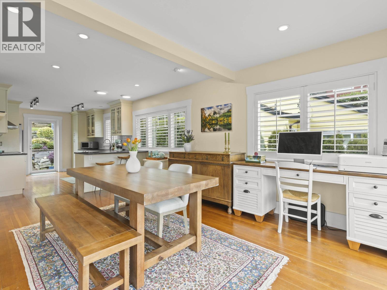 6252 WELLINGTON AVENUE, West Vancouver