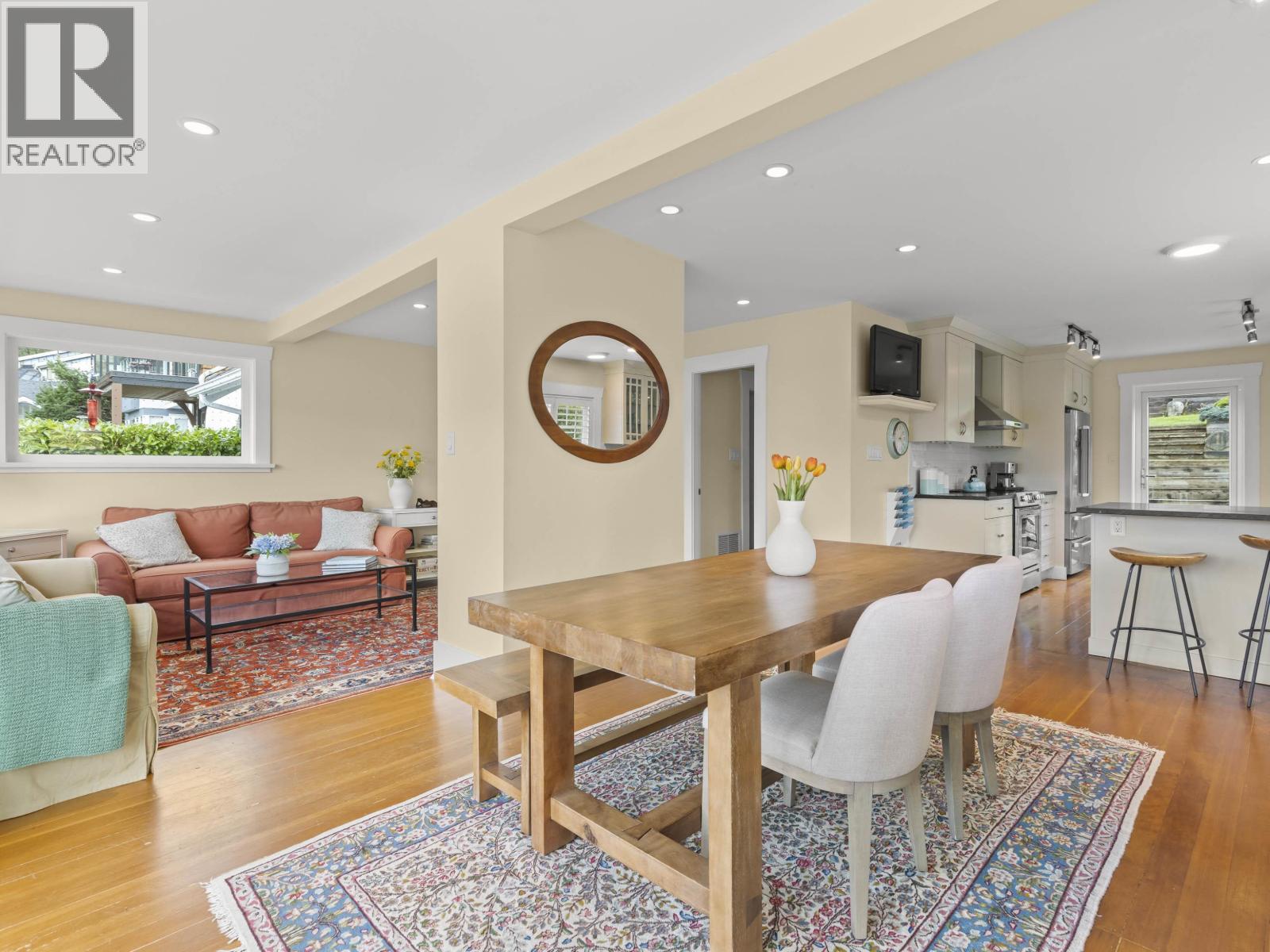 6252 WELLINGTON AVENUE, West Vancouver