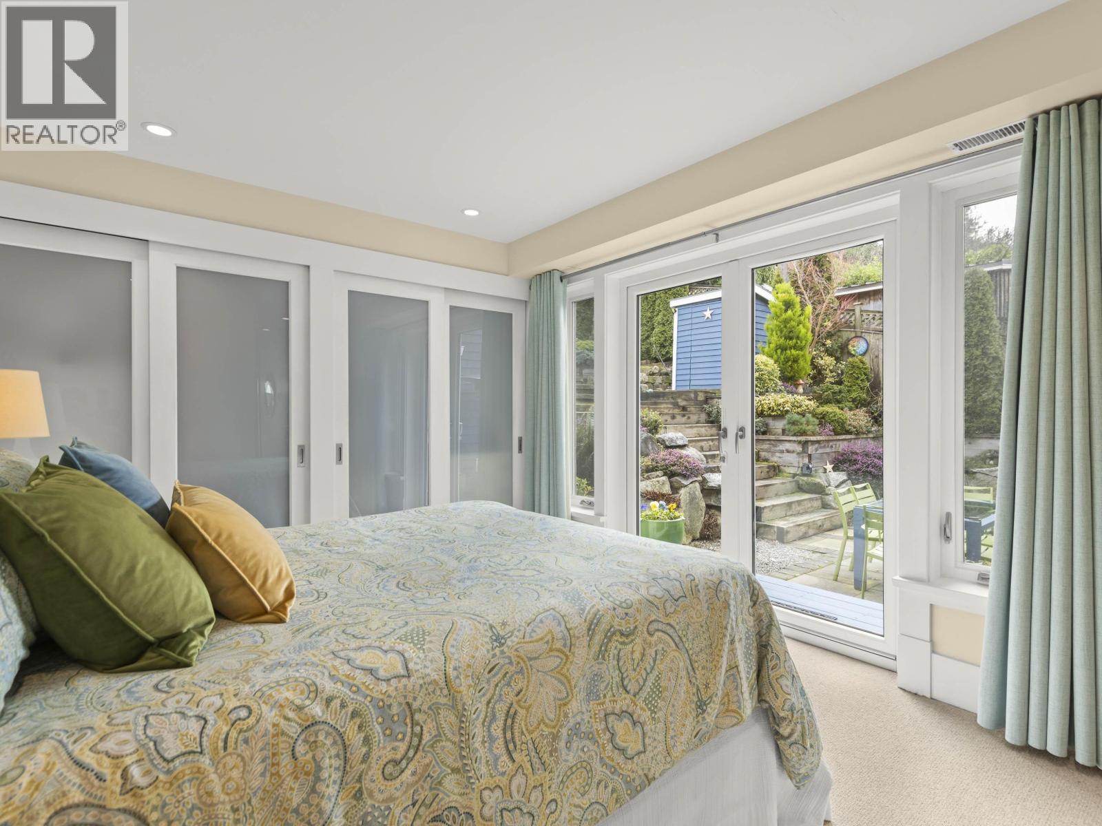 6252 WELLINGTON AVENUE, West Vancouver