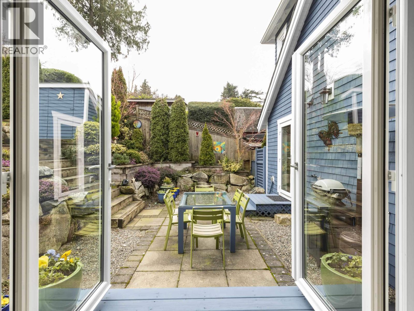 6252 WELLINGTON AVENUE, West Vancouver