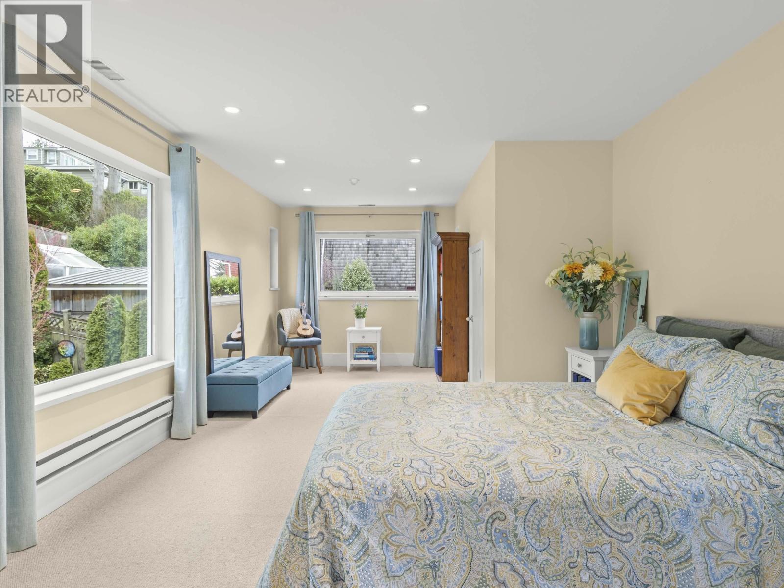 6252 WELLINGTON AVENUE, West Vancouver