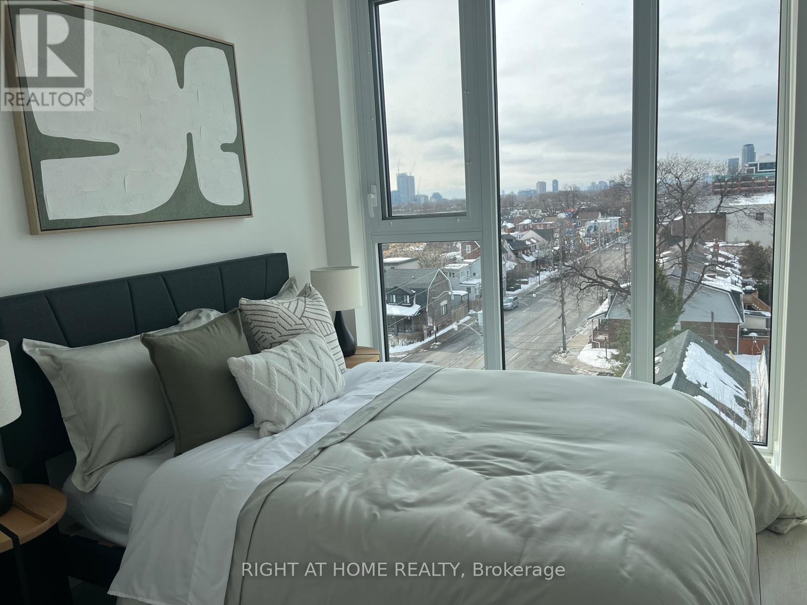 #504 500 DUPONT STREET - 14